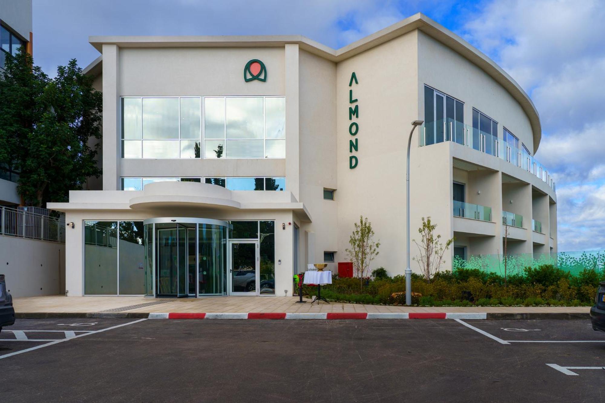 Almond Hotel - Adults Only ネヴェ・イラン エクステリア 写真